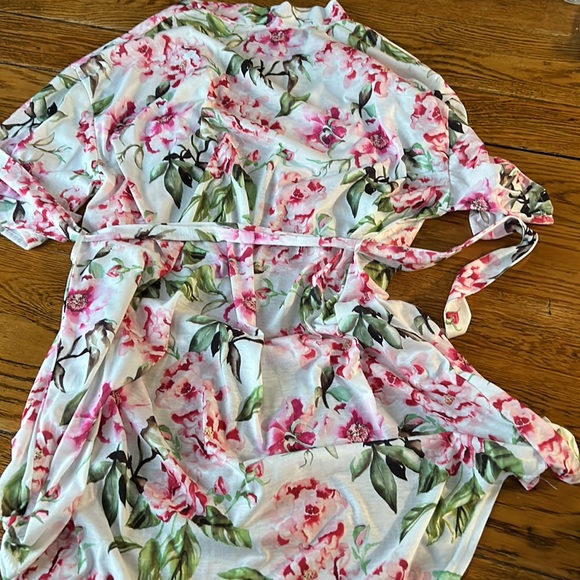 Show Me Your MuMu brand roses print robe.  One day.  Excellent condition. - Picture 5 of 10